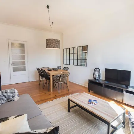 Apartment Bonsai Light & Comfort Flat By Lovelystay